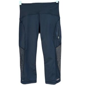 Lululemon Black Crop Leggings with‎ mesh side Panels Size 4 Athleisure